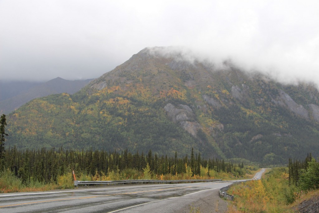 vo Tok uf Fairbanks, norwaerts leider schiffets immer meh Eigentlich woer mer do immer wieder uf Gletscher gseh