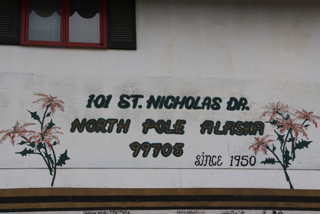 s Dorf North Pole in Alaska Do ane schriebed die amerikanische Chind ehri Wiehnachtswuensch.