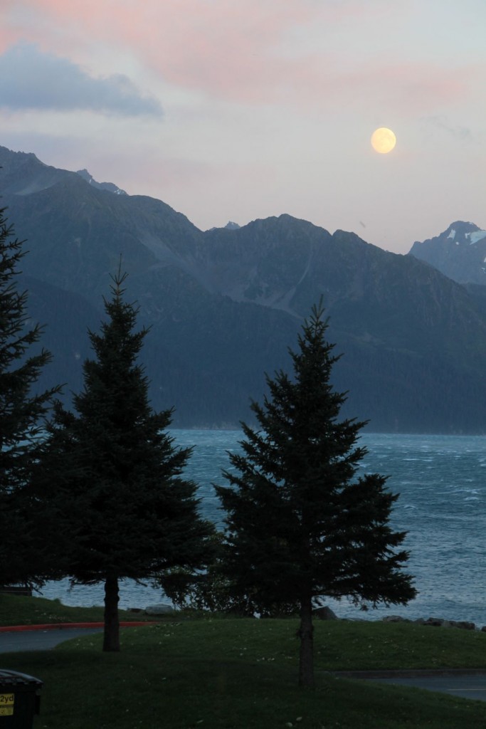 Vollmond und Sturm mit Stromusfall die ganz Nacht in Seward 