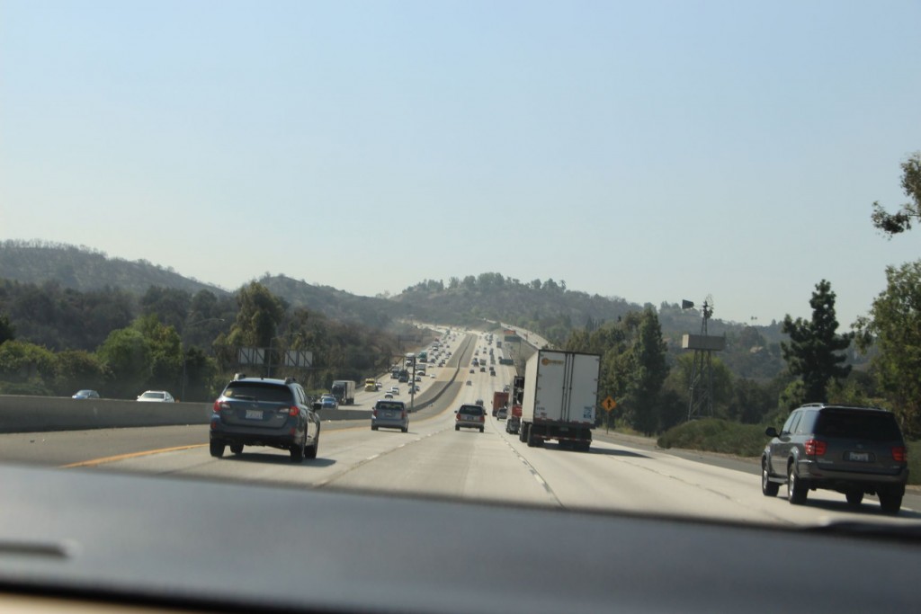 Meh als en Stund simmer um Los Angeles gfahre, immer mind 4 spurig...