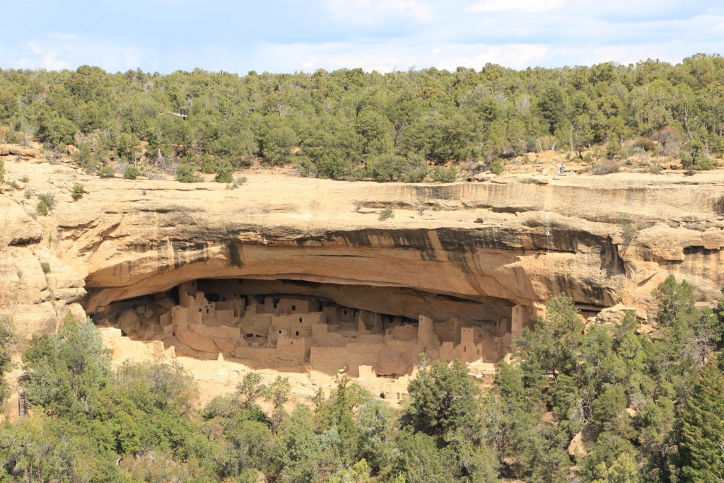 Und nomol eini, die gröschti do im Mesa Verde National Park Cliff Palace, do händ so um 1200 n Chr öppe 100 Indianer vom Anasazi-Stamm gläbt